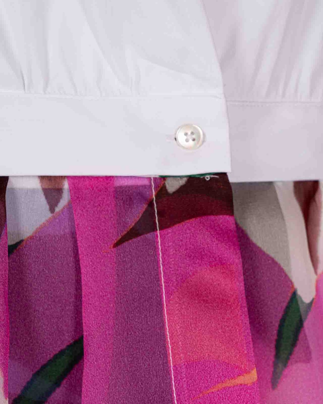 shop SARA ROKA  Abito: Sara Roka abito con gonna a portafoglio con stampa multi-color.
Camicia con maniche lunghe in cotone muslin, oversize con spalle scese.
Gonna a portafoglio in seta.
Composizione: 100% Seta.
Made in Italy. JINNY LONG S1Q7112 CC35-B number 8340491